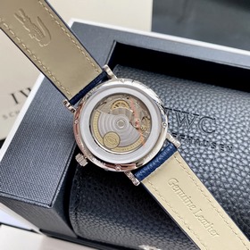 Компания IWC впервые представляет моде
