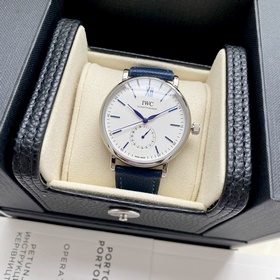 Компания IWC впервые представила модел