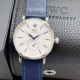 Компания IWC впервые представила модел