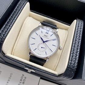 Компания IWC впервые представила модел