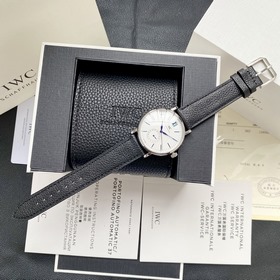 Компания IWC впервые представила модел