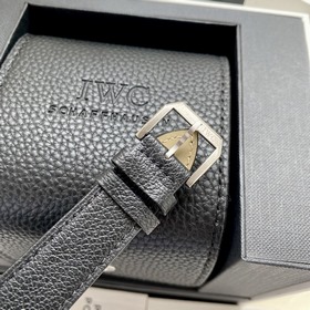 Компания IWC впервые представила модел