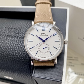 Компания IWC впервые представила модел
