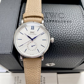 Компания IWC впервые представила модел