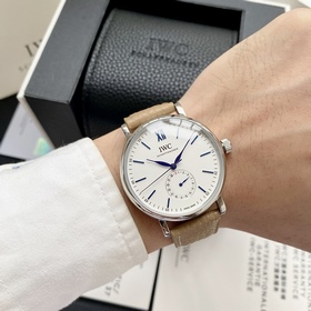 Компания IWC впервые представила модел