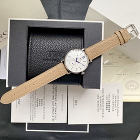 Компания IWC впервые представила модел