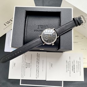 Компания IWC впервые представила модел