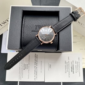 Компания IWC впервые представила модел