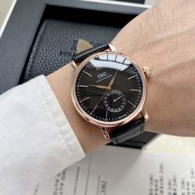 Компания IWC впервые представила модел