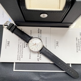 Компания IWC впервые представила модел