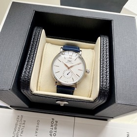 Компания IWC впервые представила модел