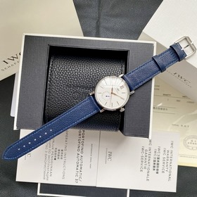 Компания IWC впервые представила модел