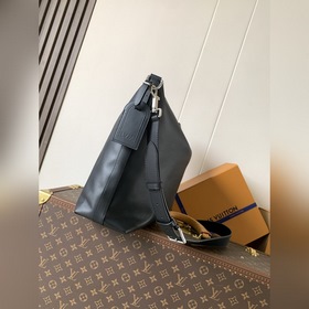 M28392 — полностью кожаная чёрная сумк