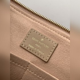 Топ-модель из оригинальной коллекции с