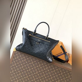 Топ-модель из оригинальной коллекции с