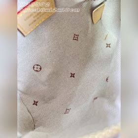 [Топ-модель из оригинальной коллекции