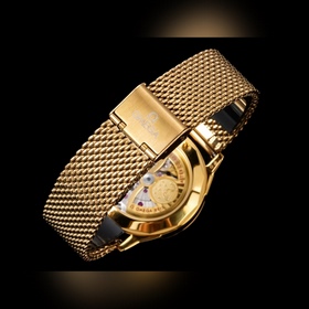 V Factory： акция «Подарок за покупку» 