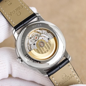Модель Omega Classic Moonphase 2026 из