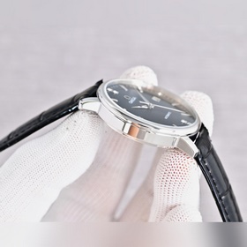 Omega： лаконичные механические часы с