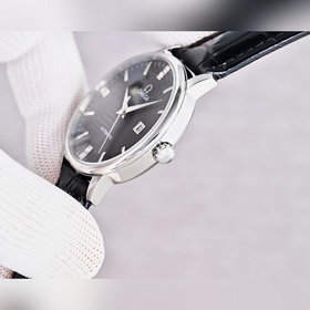 Omega： лаконичные механические часы с