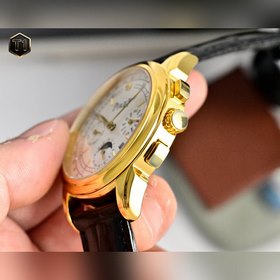 Многофункциональные часы из коллекции 
