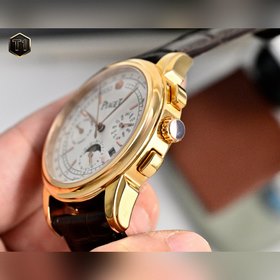 Многофункциональные часы из коллекции 