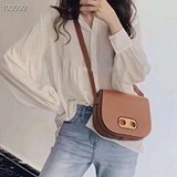 Новейшая сумка CELINE MAILLON TRIOMPHE среднего размера из гладкой телячьей кожи