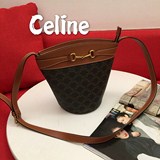 Celine, эта старая маленькая сумка-ведро просто очаровательна! Идеальная сумка-в