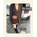 CELINE｜Новинка осени-зимы — кожаный кошелек овальной формы на ремне из гладкой к