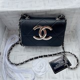 2023chanel, модель № 211, маленькая сумка Chanel с металлической застежкой, в на