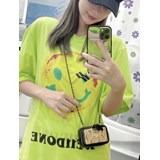 Мини-сумка для фотоаппарата из популярной коллекции Chanel 2023, в которую можно