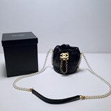 2023chanel, модель из бутика, жемчужная сумка-бакет. Эта сумка-бакет с жемчужным