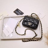 2023chanel мини-поясная сумка. Эта небольшая сумка обладает ярким винтажным стил