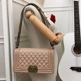 2023chanel 25 см, бронзовая застежка. Артикул 67086, кожа ягненка, новейшая моде