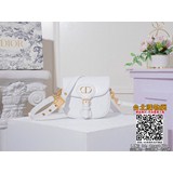 Новая сумка Bobby от Dior в карамельном цвете.
