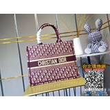 Маленькая сумка бордового цвета, рекомендуемая Dior. Новая сумка для покупок от 