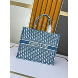 Новая вышивка большого размера [Di0r Book Tote] .
