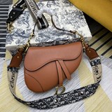 Dior Be a classic with classics Мода быстро меняется, но классика остается.