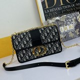 Сумка Di0r 30 Montaigne, вдохновленная моделью Dior 1947 года.