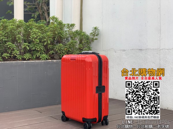 Rimowa Essential Lite чемодан на колесиках.