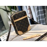 m45266a Классическая сумка через плечо. Эта сумка изготовлена из ткани с моногра