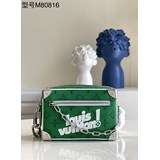Новая модель 2023 года M80816 зеленого цвета. Эта сумка Mini Soft Trunk выполнен
