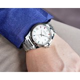 Новая модель Rolex с тремя стрелками и цветными бриллиантами отличается великоле