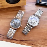 Новые часы Vacheron Constantin для мужчин, впечатляющие своей ажурной отделкой.