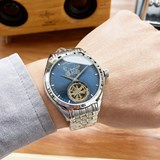 Новая модель мужских часов Vacheron Constantin, лаконичная и элегантная.