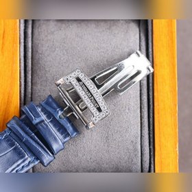 Роскошная версия, вручную инкрустированная бриллиантами, высокока