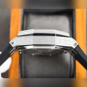 Часы Audemars Piguet с кристаллами Swarovski в форме звезд - Roya