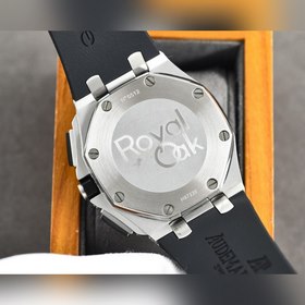Часы Audemars Piguet с кристаллами Swarovski в форме звезд - Roya