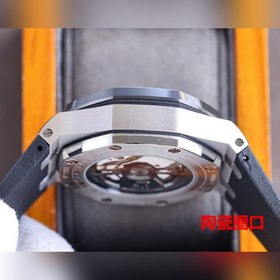Версия с керамическим ободком Audemars Piguet Royal Oak Offshore 
