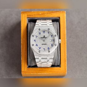 Роскошная версия, вручную инкрустированная бриллиантами, высокока